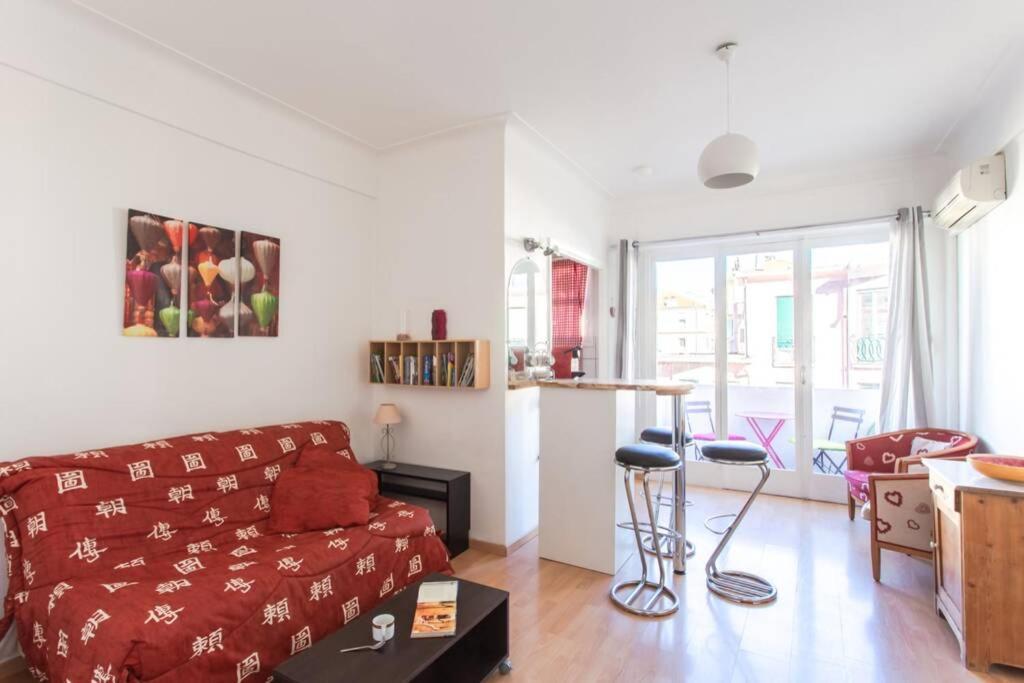 Nice Center - Bright Studio Balcony Wifi & Aircon Apartment Bagian luar foto