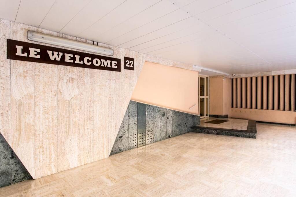 Nice Center - Bright Studio Balcony Wifi & Aircon Apartment Bagian luar foto