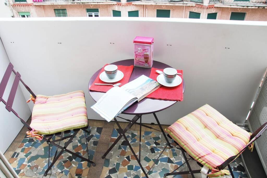 Nice Center - Bright Studio Balcony Wifi & Aircon Apartment Bagian luar foto