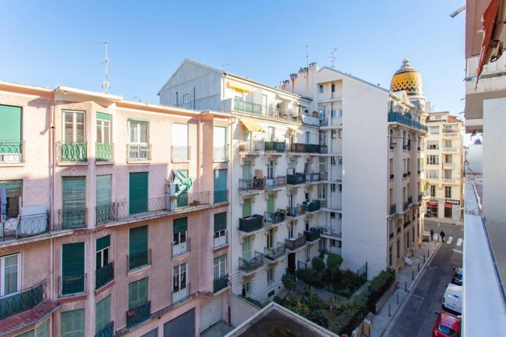 Nice Center - Bright Studio Balcony Wifi & Aircon Apartment Bagian luar foto