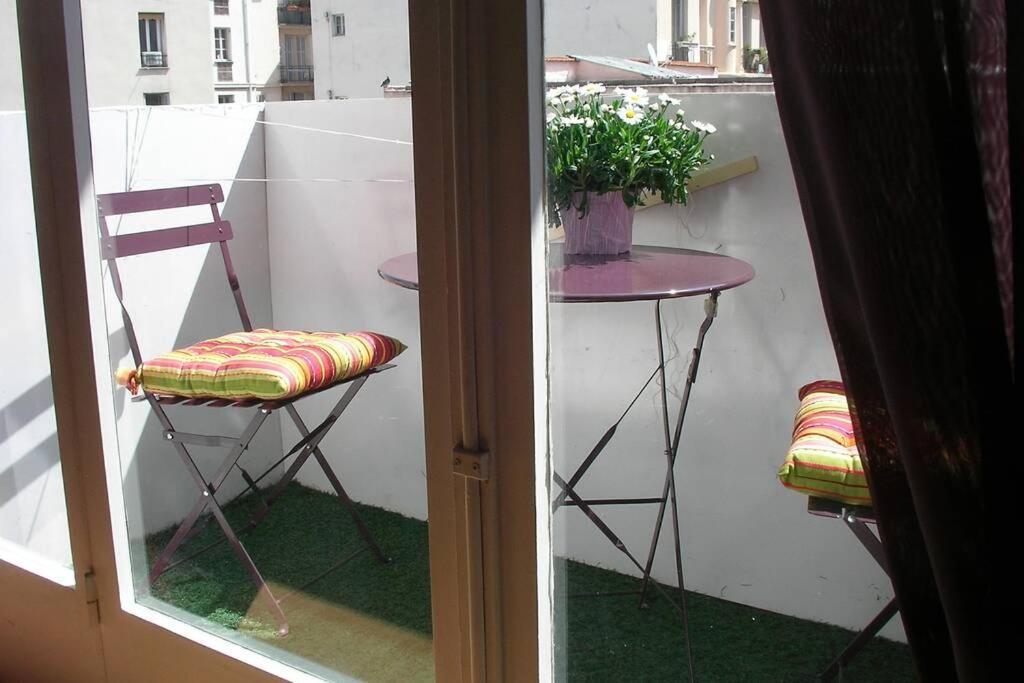 Nice Center - Bright Studio Balcony Wifi & Aircon Apartment Bagian luar foto