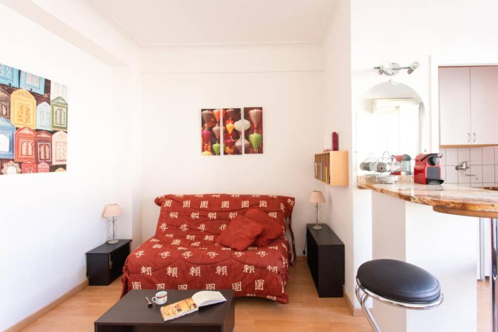 Nice Center - Bright Studio Balcony Wifi & Aircon Apartment Bagian luar foto
